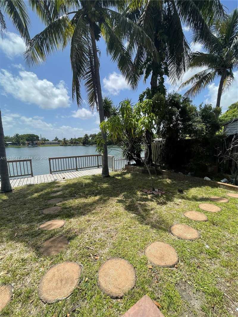 232 SW 7th Ave # 0, Hallandale Beach FL 33009