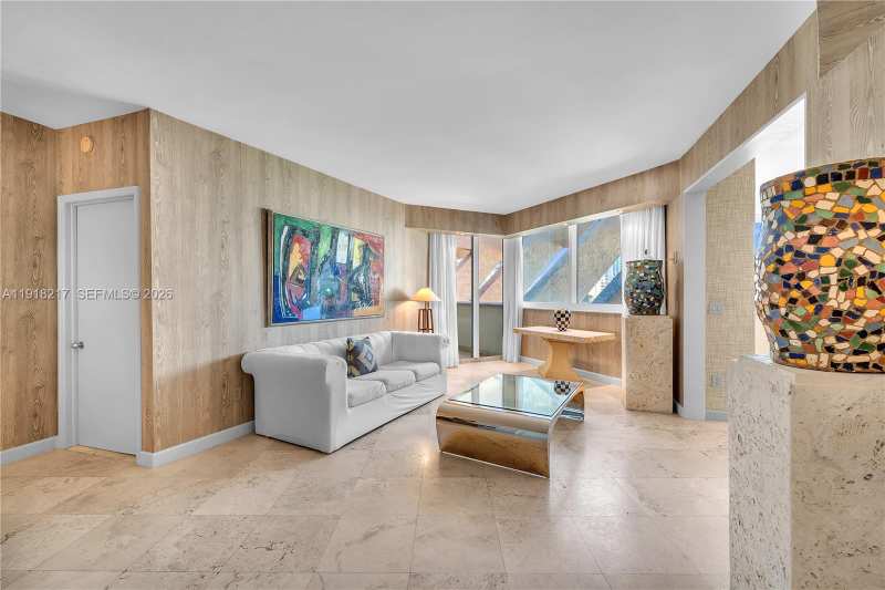 300 S Pointe Dr # 906, Miami Beach FL 33139