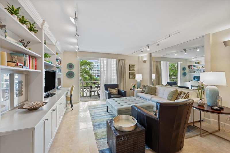 139 Sunrise Avenue # 205, Palm Beach FL 33480