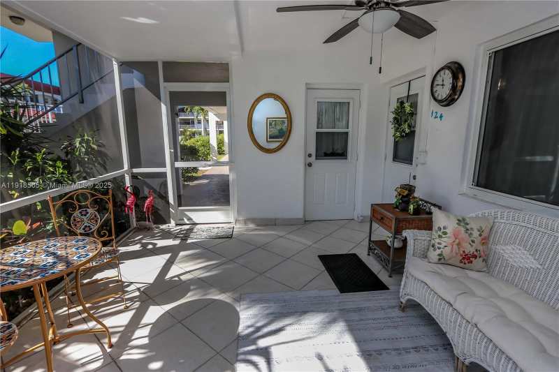 580 Egret Dr # 124, Hallandale Beach FL 33009