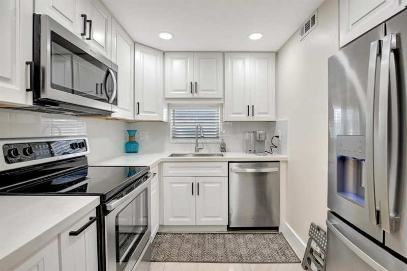 9720 S Hollybrook Lake Drive # 204, Pembroke Pines FL 33025