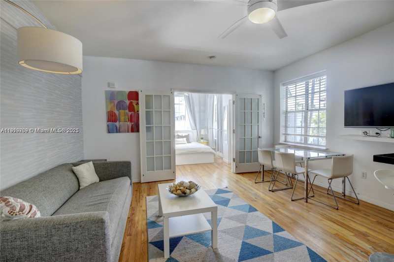 1127 Euclid Ave # 206, Miami Beach FL 33139