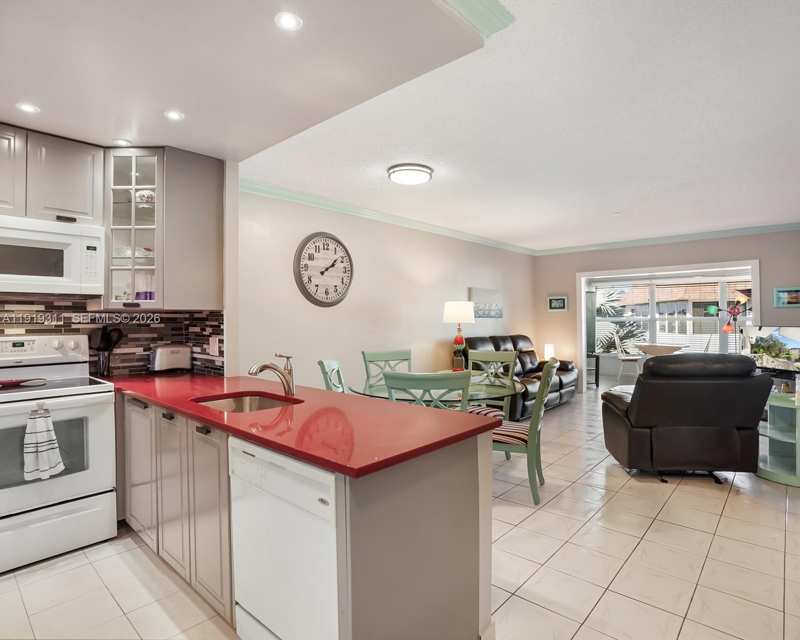 4705 NW 35th St # 616, Lauderdale Lakes FL 33319