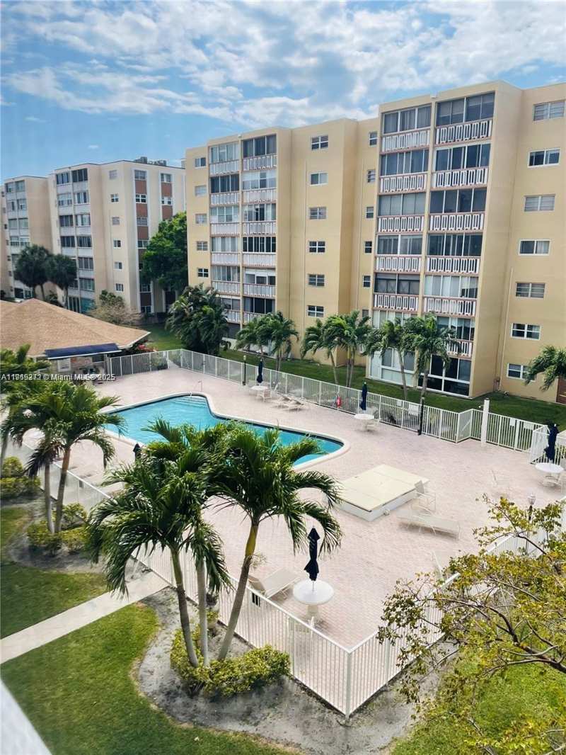 620 NE 12th Ave # 406, Hallandale Beach FL 33009