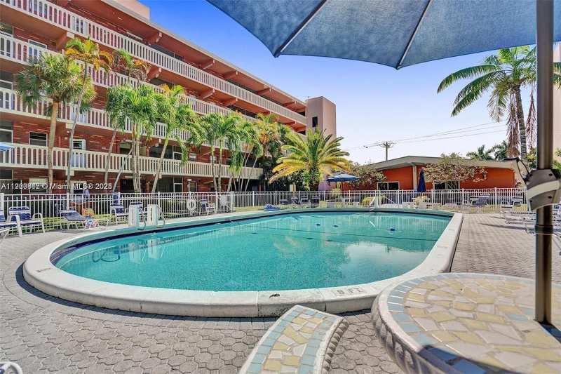 180 NE 12th Ave # 12E, Hallandale Beach FL 33009