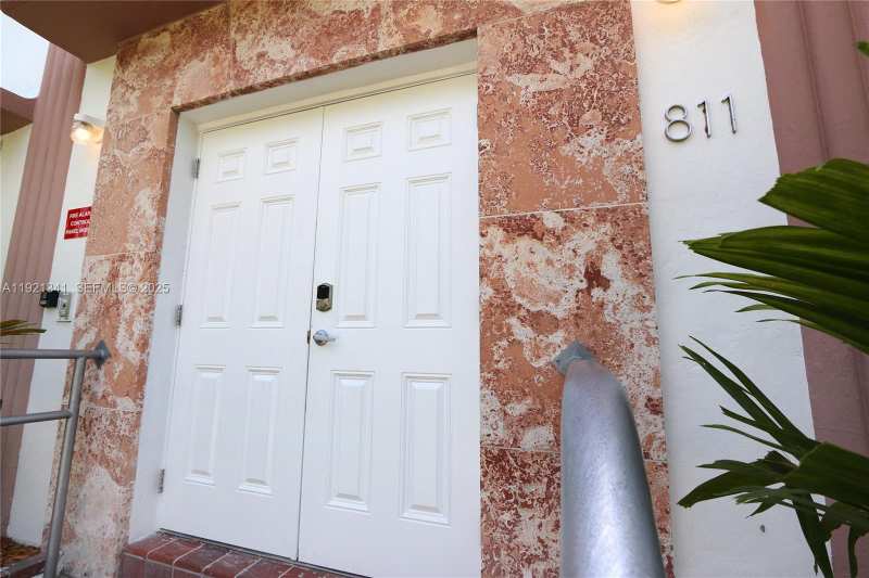 811 Jefferson Ave # 105, Miami Beach FL 33139