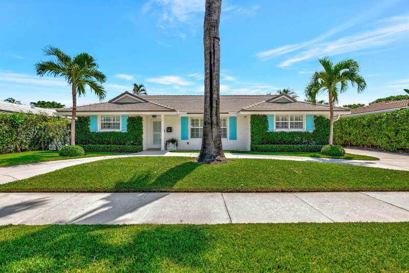 136 Worth Court S, West Palm Beach FL 33405