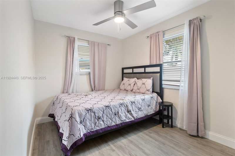 724 SW 4th Ct, Hallandale Beach FL 33009