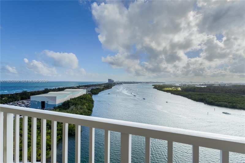 300 SE Bayview Dr # 2114, Sunny Isles Beach FL 33160