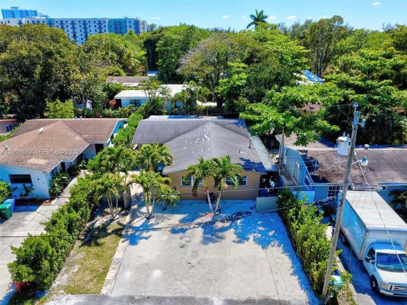 2470 NE 182nd Ter # 1, North Miami Beach FL 33160