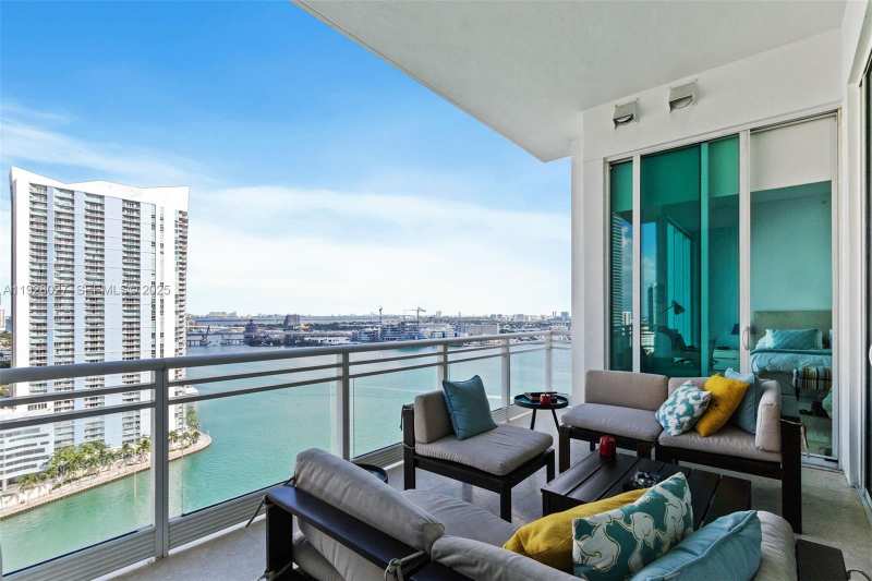 900 Brickell Key Blvd # 2002, Miami FL 33131