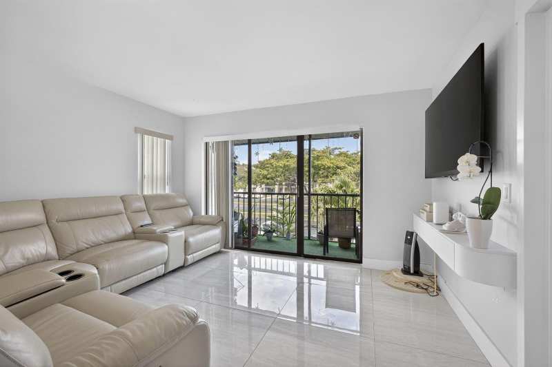 1115 Green Pine Boulevard # D2, West Palm Beach FL 33409