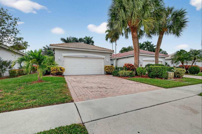 10564 Royal Caribbean Circle, Boynton Beach FL 33437