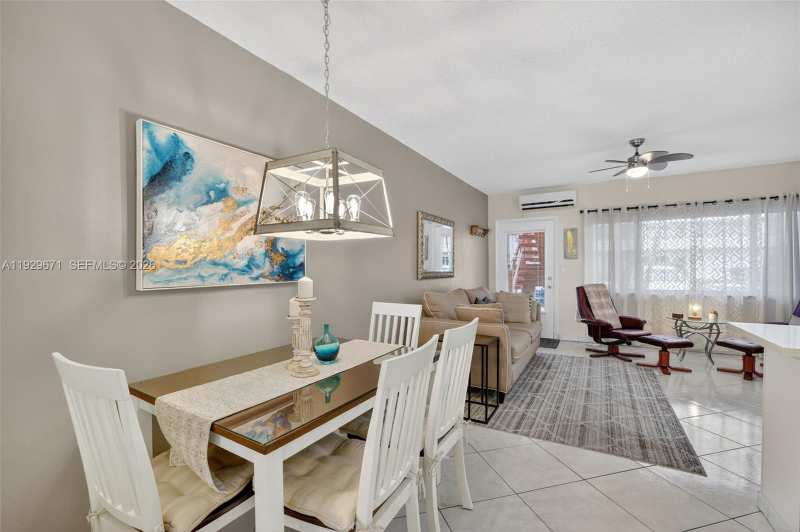 800 SW 10th Ter # 4T, Hallandale Beach FL 33009