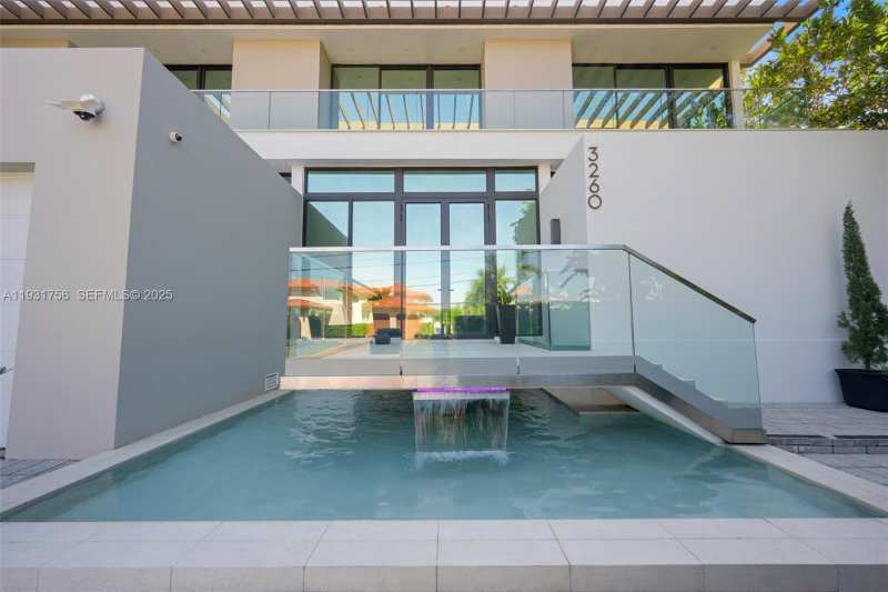 3260 NE 165th St, North Miami Beach FL 33160