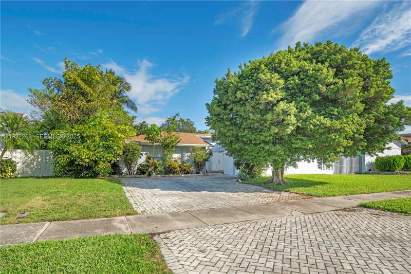 4093 NW 1st Pl, Deerfield Beach FL 33442