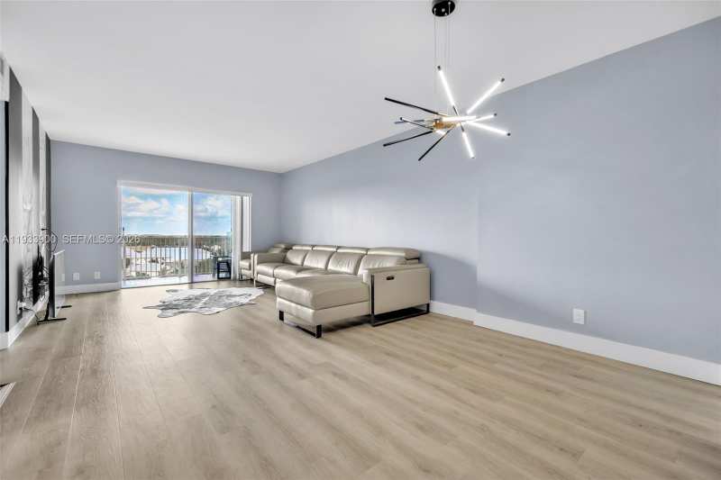 4200 Hillcrest Dr # 802, Hollywood FL 33021