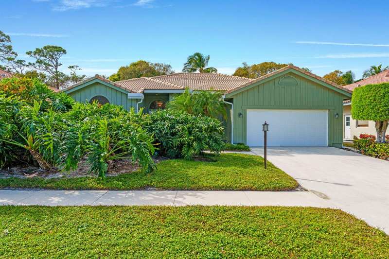 9055 Cypress Hollow Drive, Palm Beach Gardens FL 33418