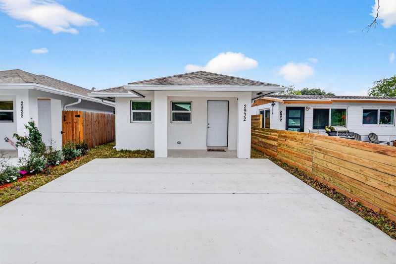 2932 Saginaw Avenue, West Palm Beach FL 33409