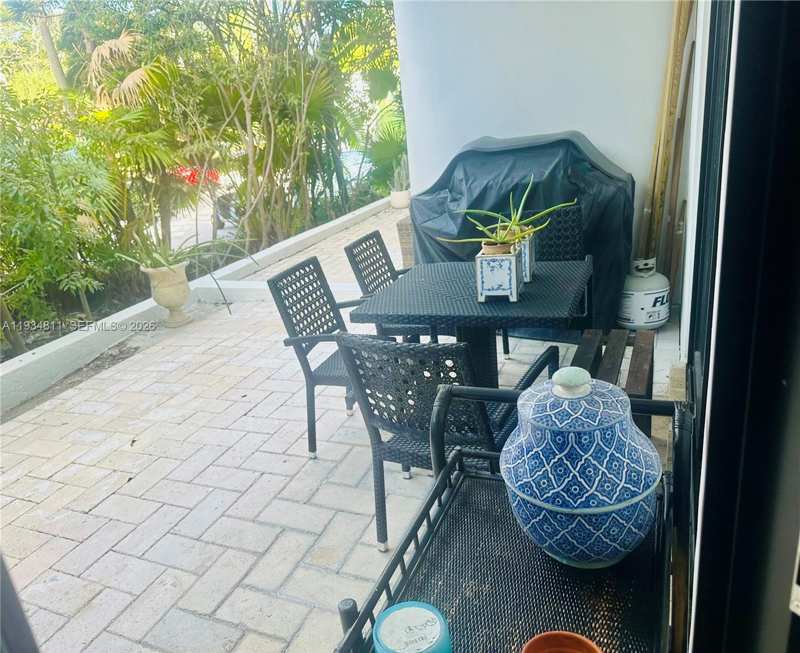 55 Ocean Lane Dr # 1030, Key Biscayne FL 33149