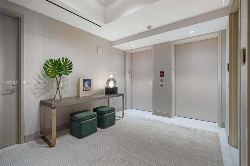18501 Collins Ave, Sunny Isles Beach FL 33160