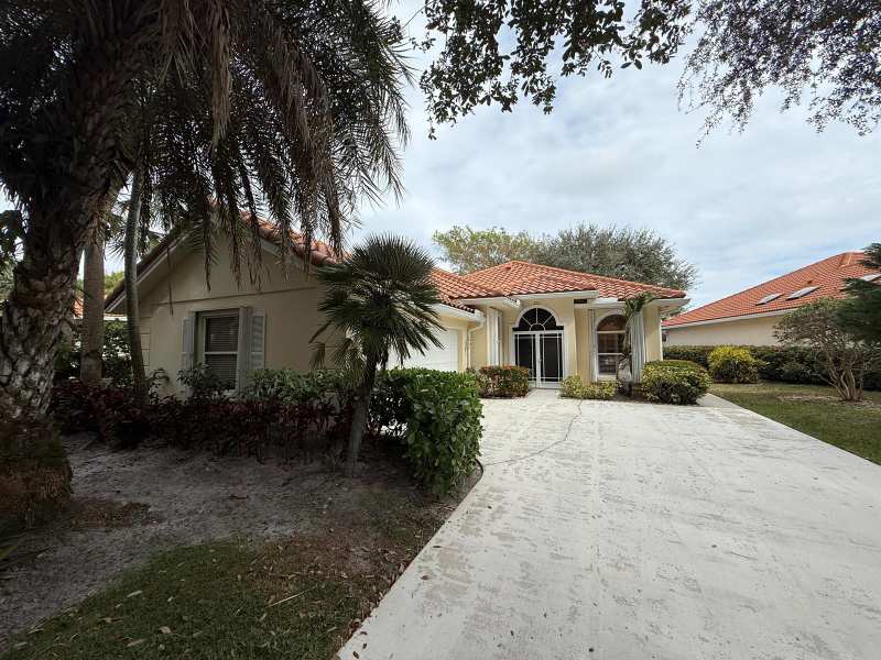 222 E Tall Oaks Circle, Palm Beach Gardens FL 33410