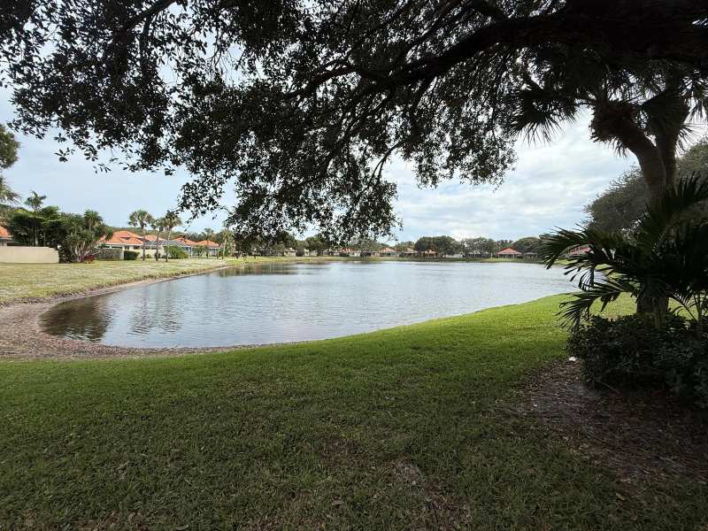 222 E Tall Oaks Circle, Palm Beach Gardens FL 33410