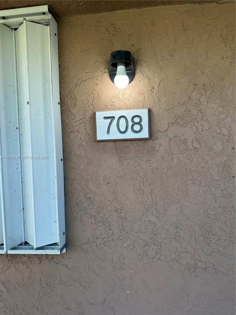 708 SE 3rd Ave Ext # 201, Hallandale Beach FL 33009