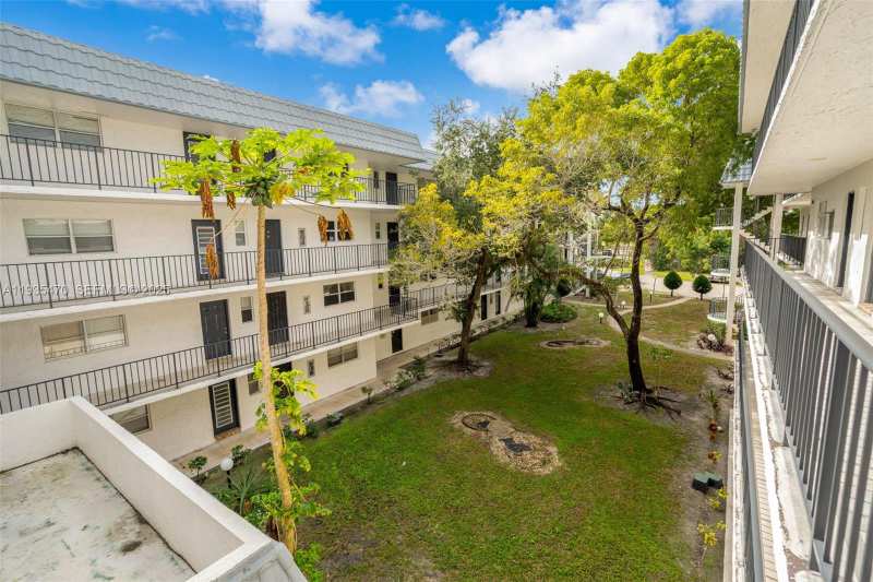 3360 Spanish Moss Ter # 304, Lauderhill FL 33319