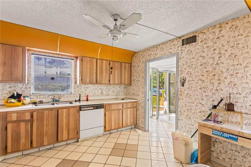 271 S Hollybrook Dr # 106, Pembroke Pines FL 33025