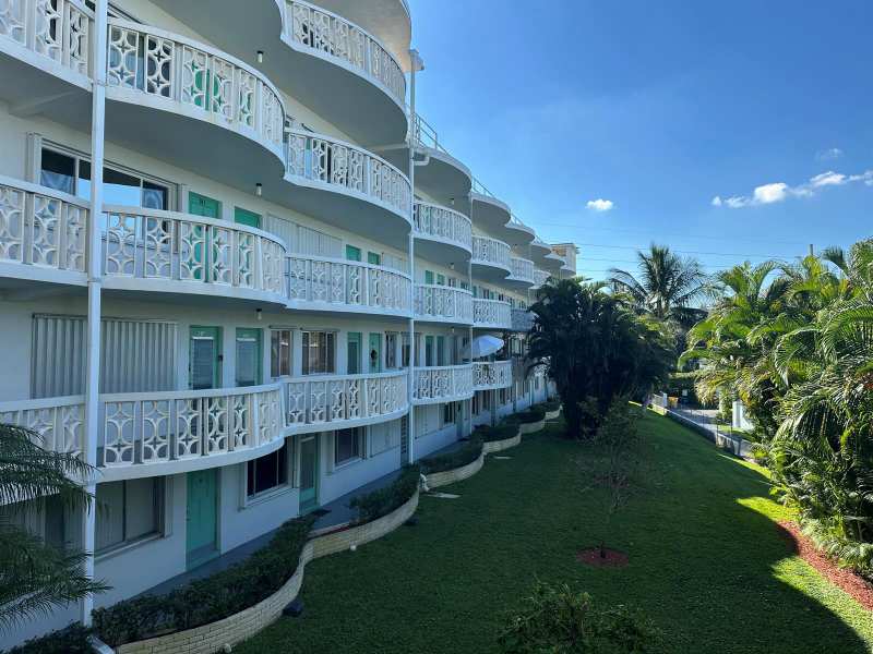 2381 Sunset Avenue # 216, Lake Worth FL 33461