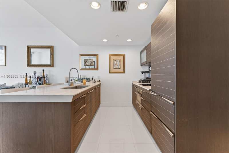 200 Biscayne Boulevard Way # 4414, Miami FL 33131