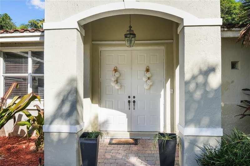 8209 SW 173rd Terrace, Palmetto Bay FL 33157