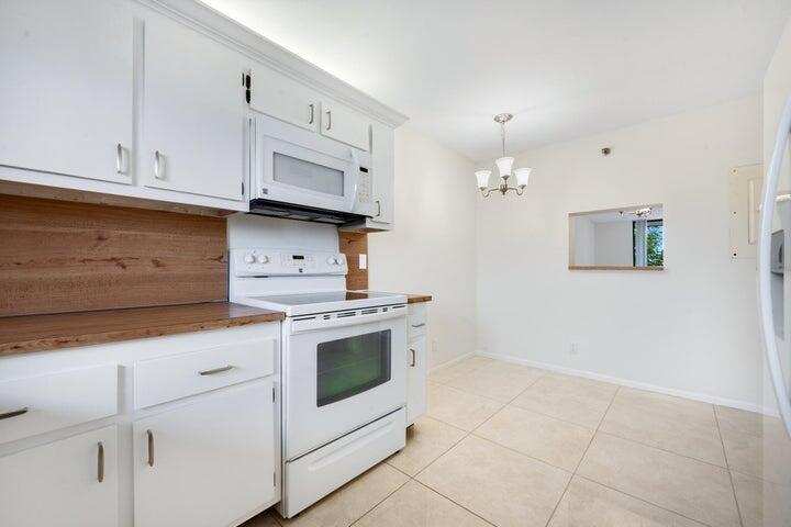 7770 Tahiti Lane # 405, Lake Worth FL 33467