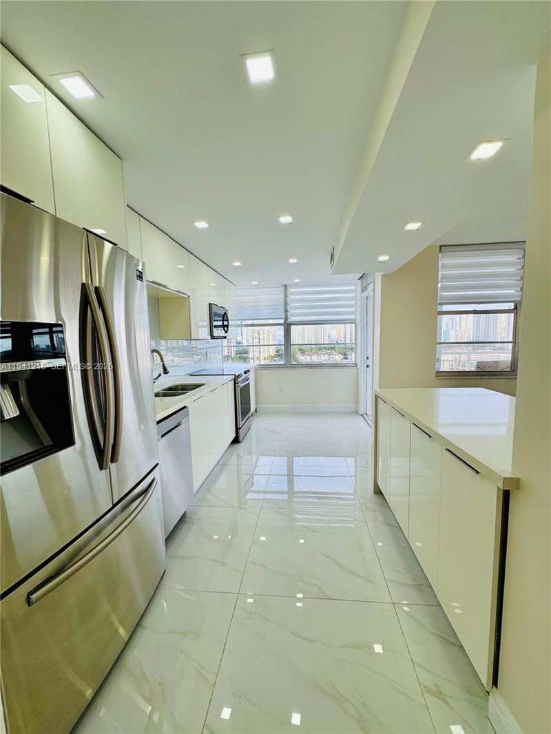 18041 Biscayne Blvd *BOAT SLIP & UNIT* # 1605, Aventura FL 33160