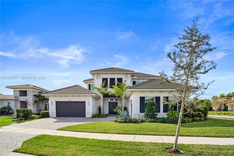 9281 Coral Isles Cir, Palm Beach Gardens FL 33412
