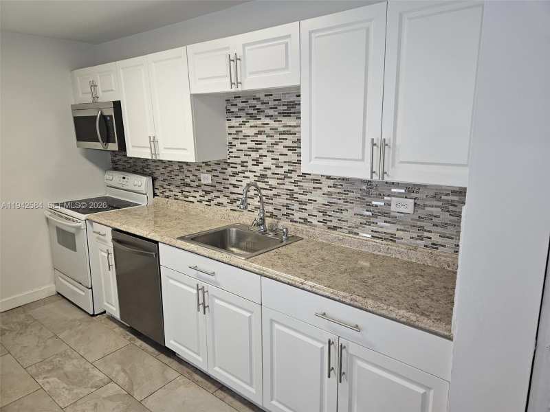 7135 Collins Ave # 1011, Miami Beach FL 33141