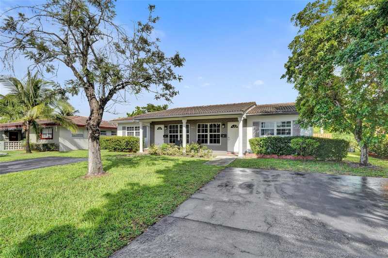 4017 Woodside Drive, Coral Springs FL 33065