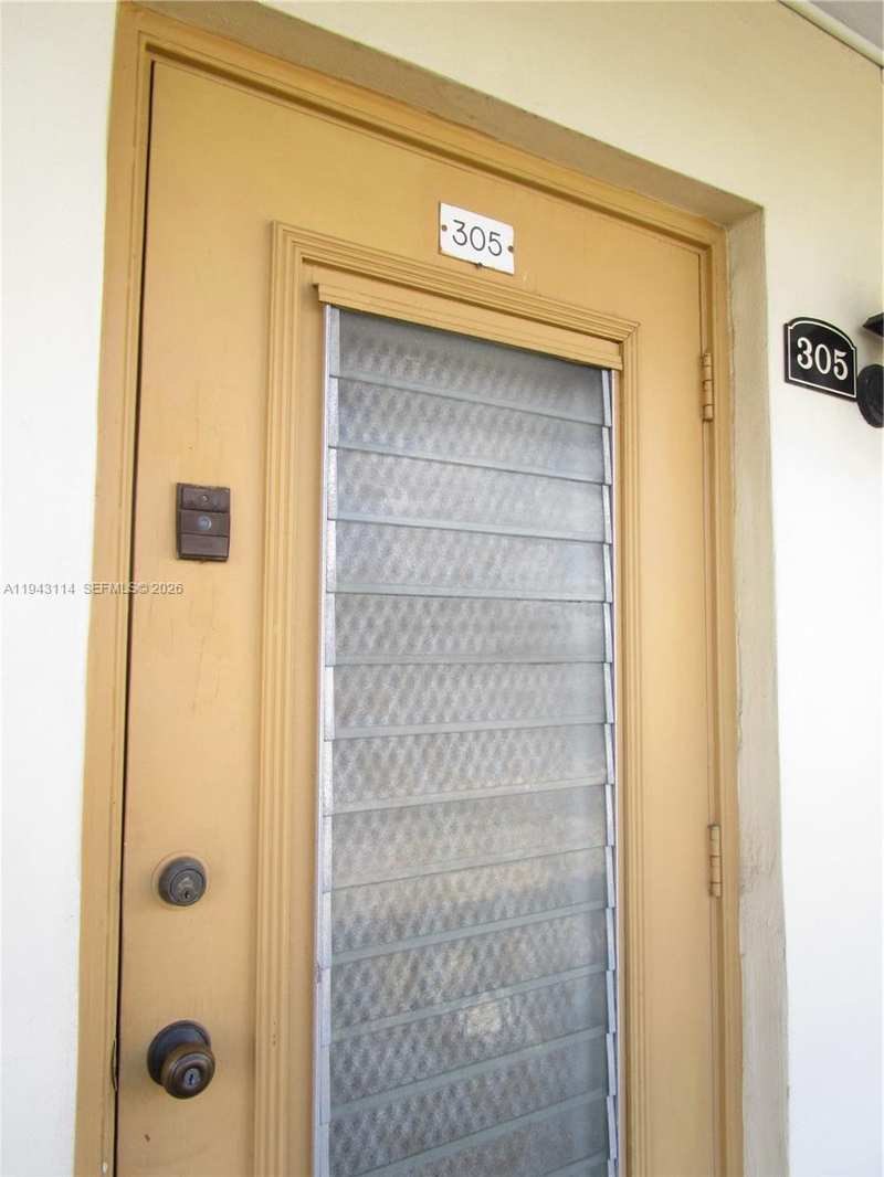 5111 W Oakland Park Blvd # 305, Lauderdale Lakes FL 33313