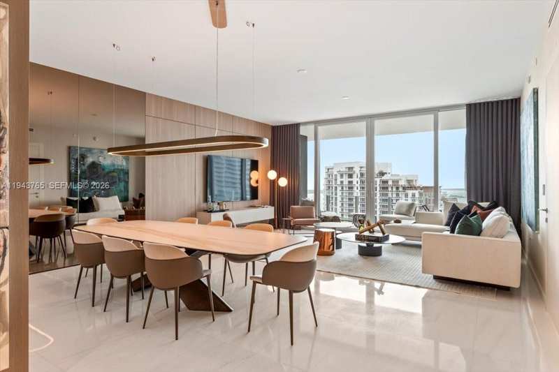 300 Biscayne Blvd Way # 3403, Miami FL 33131