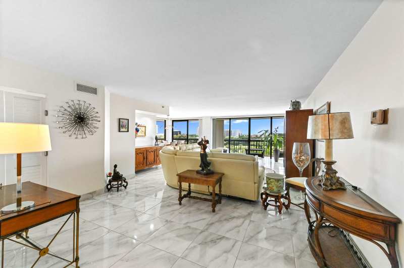 1900 Consulate Place # 604, West Palm Beach FL 33401