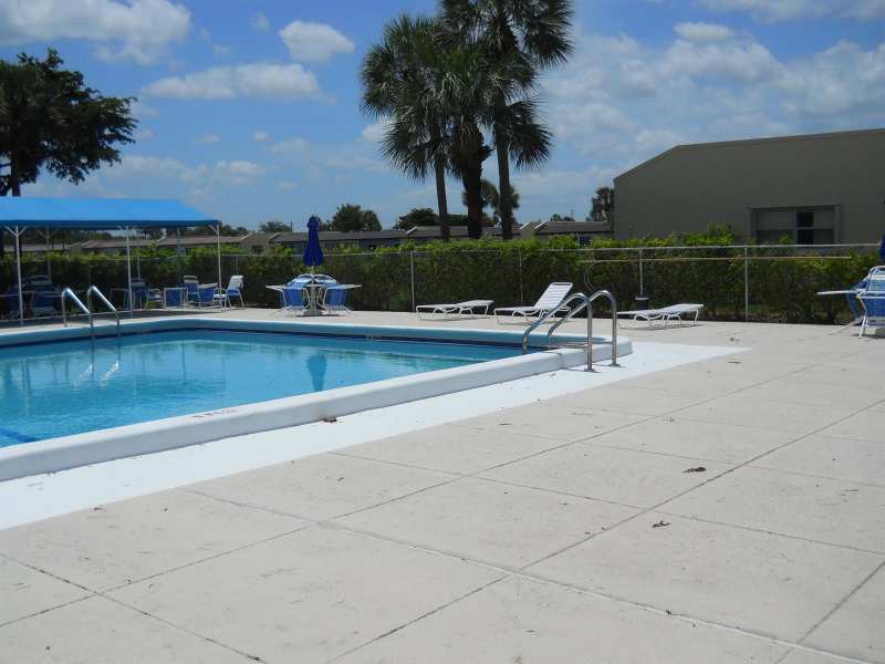 166 Lake Meryl Drive # 166, West Palm Beach FL 33411
