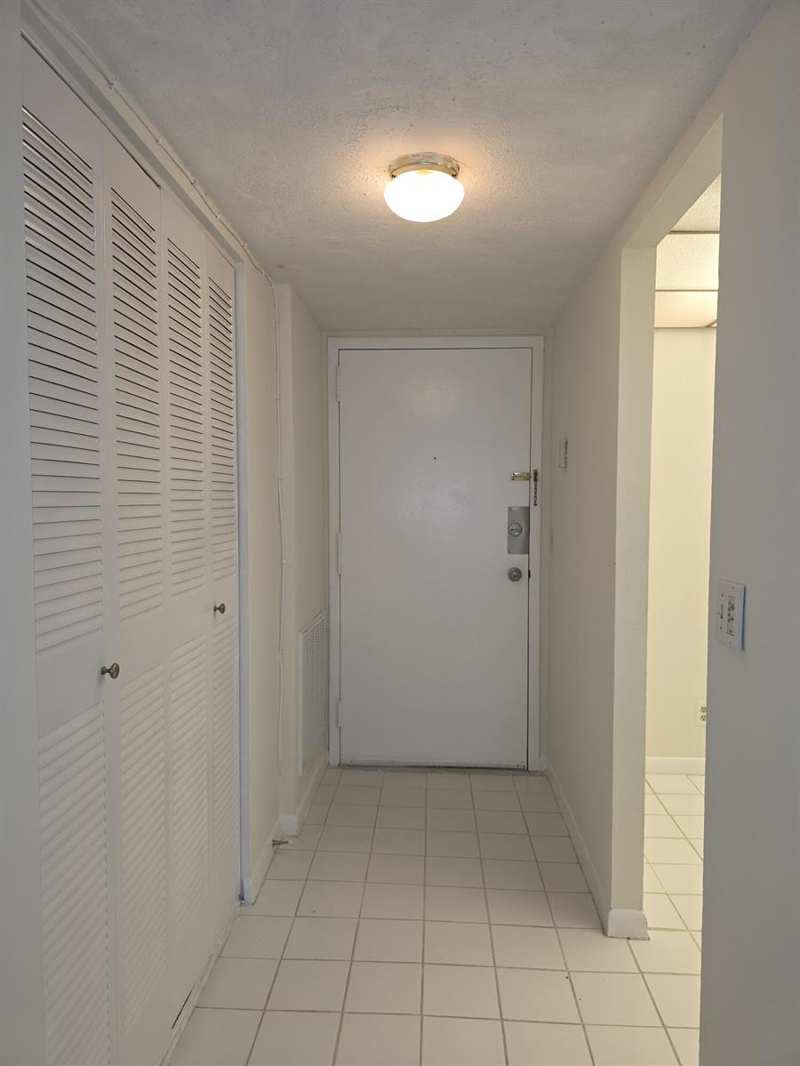 470 Executive Center Drive # 2k, West Palm Beach FL 33401