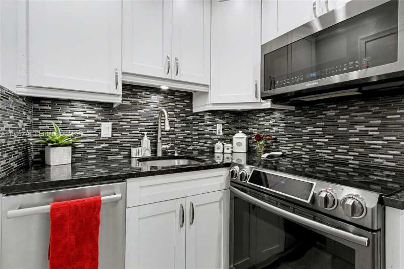 412 S Cypress Rd # 222, Pompano Beach FL 33060