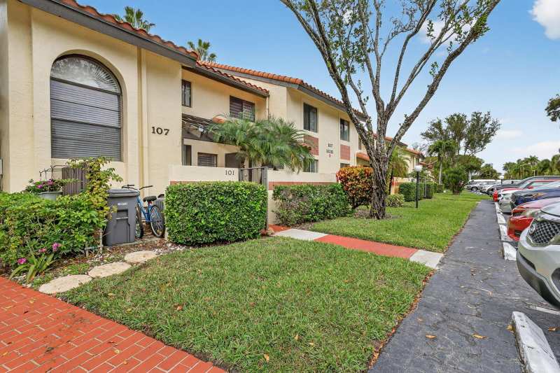 10215 N Circle Lake Drive # 101, Boynton Beach FL 33437