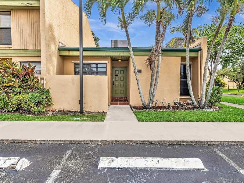 9401 NW 14th Ct # 224, Pembroke Pines FL 33024