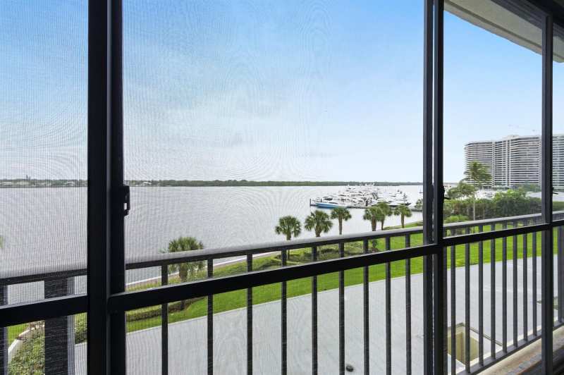 126 Lakeshore Drive # 526, North Palm Beach FL 33408