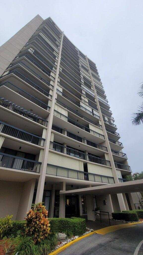 2425 Presidential Way # 402, West Palm Beach FL 33401