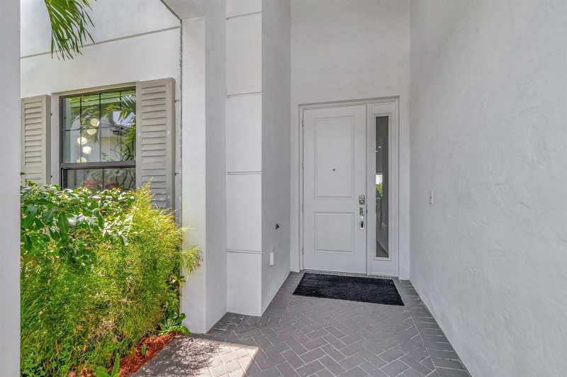 2828 Gin Berry Way, West Palm Beach FL 33401