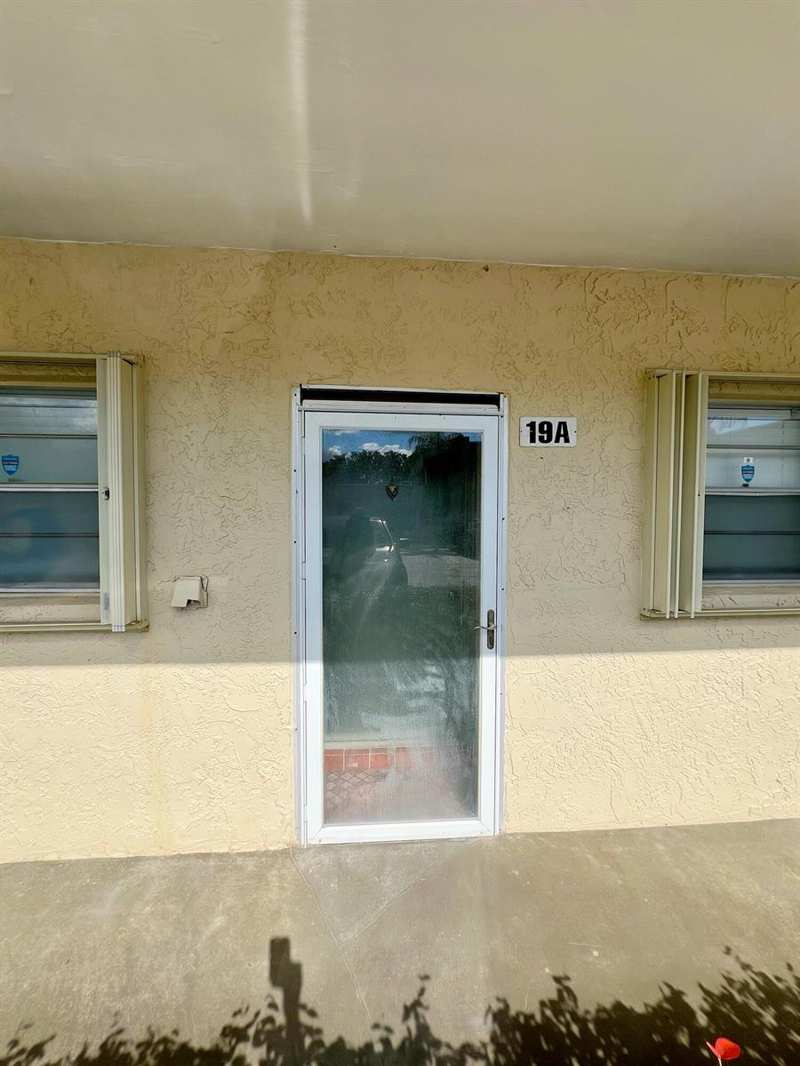 126 Sparrow Drive # 19a, Royal Palm Beach FL 33411